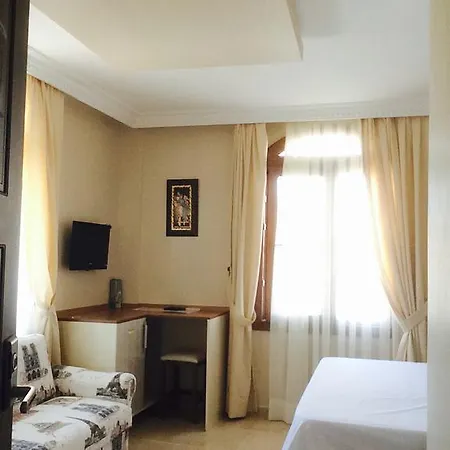 Golden Stone Butik 3*