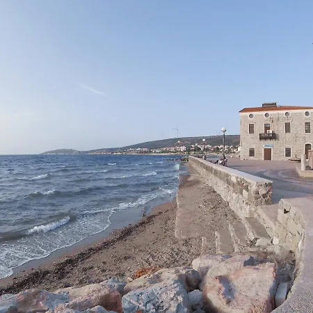 Golden Stone Butik Çeşme