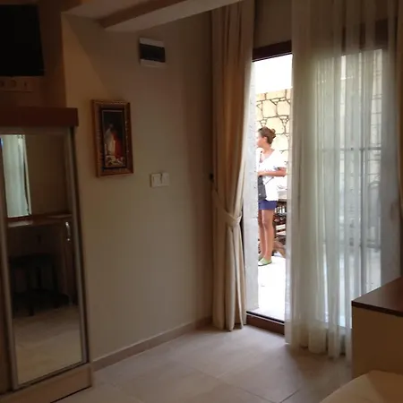 Golden Stone Butik מלון 3*