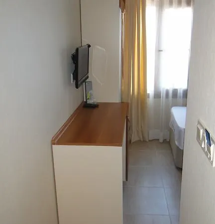 Golden Stone Butik מלון