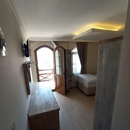 Golden Stone Butik מלון