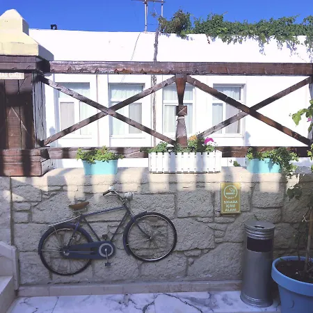 מלון Golden Stone Butik 3*