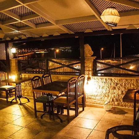 מלון Golden Stone Butik 3*